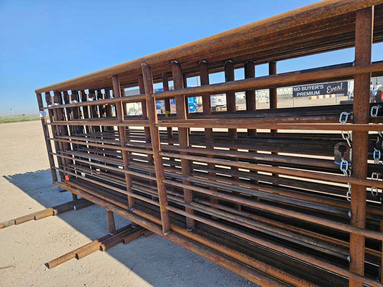 (1) 24' Heavy Duty Livestock Panel W/12’ Gate - Style 2
