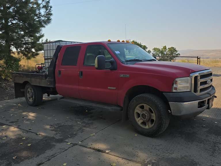 2006 Ford F-350 Crew Cab 4x4 Pickup