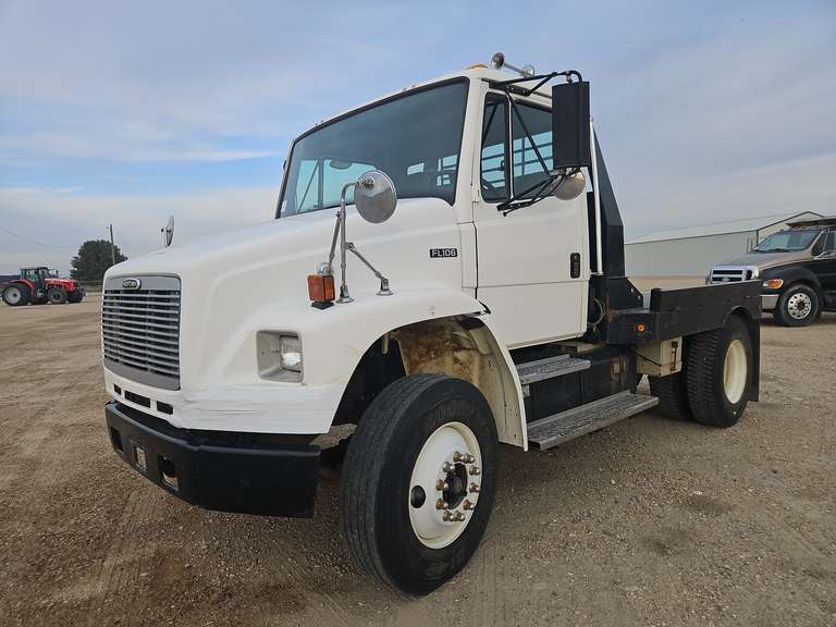 2002 Freightliner FL106 Flat Bed Truck