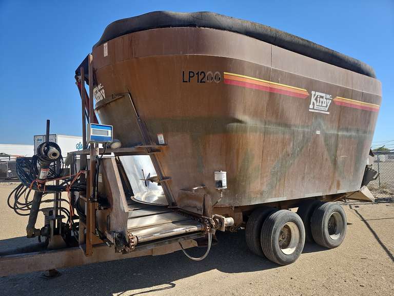 Kirby LP1200 Vertical Mixer Feed Wagon
