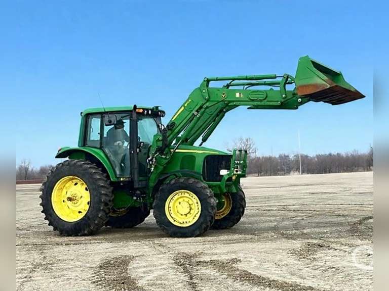John Deere 7520 150HP MFWD Tractor w/ JD 660R Loader