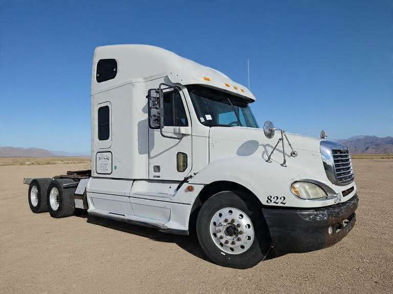 2006 Freightliner Cascadia Sleeper