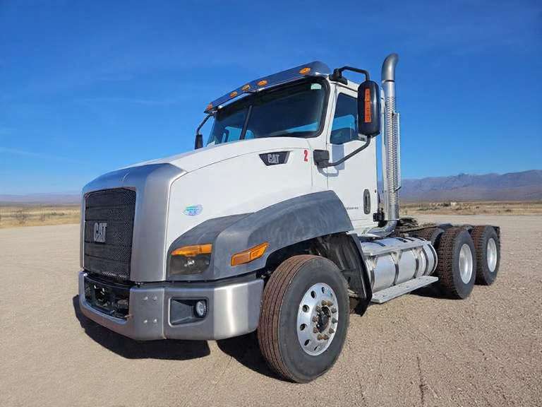 2013 Caterpillar CT660 Day Cab Truck