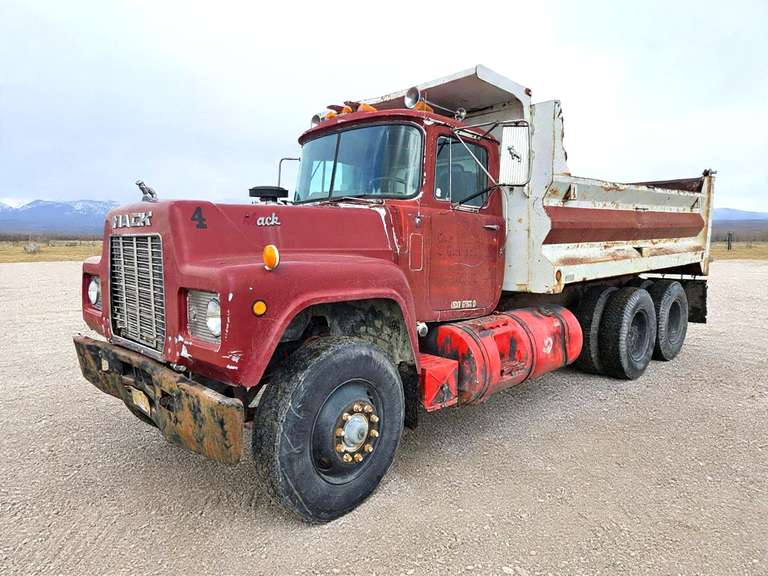 1988 Mack R Dump Truck