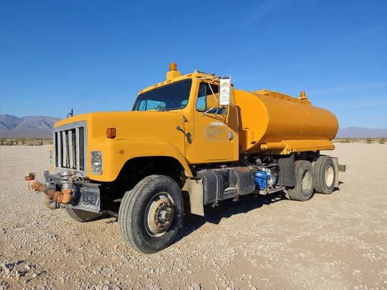*WATER IN OIL* 1987 International F-2574 4000-Gallon Water Truck