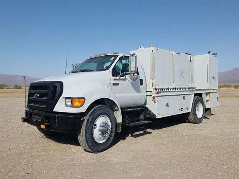 2005 Ford F-750 Lube Truck