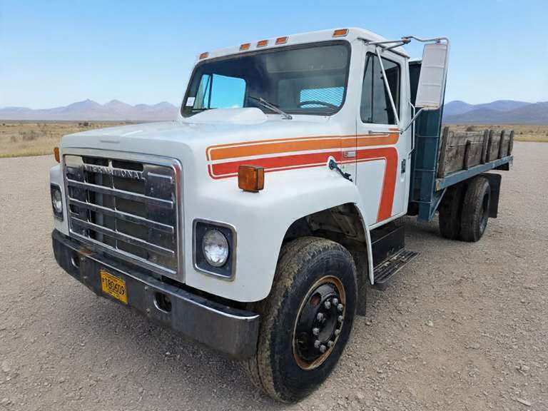 1979 International 1724 Truck W/ 16' Bed & Hoist