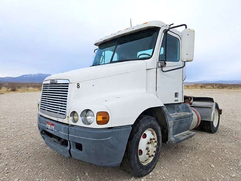 2000 Freightliner Day Cab Truck