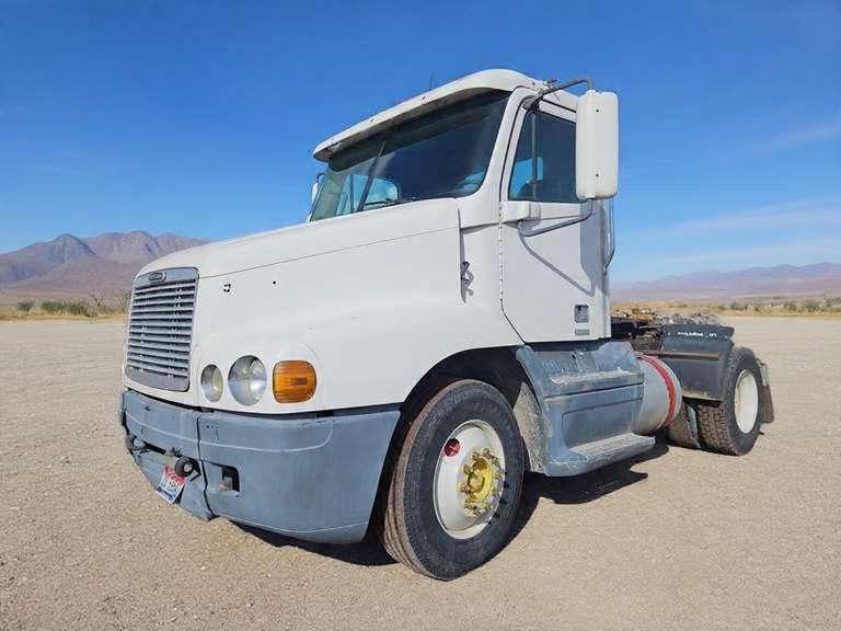 2000 Freightliner Day Cab Truck