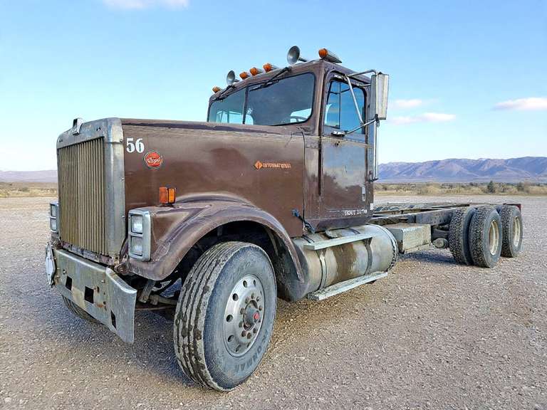 1989 International F-9370 Cab & Chassis Truck