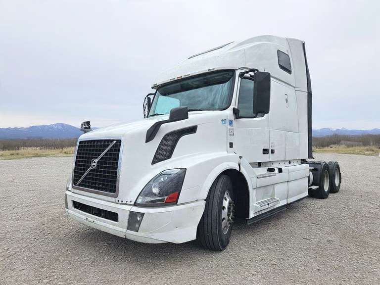 2016 Volvo VNL Sleeper Truck