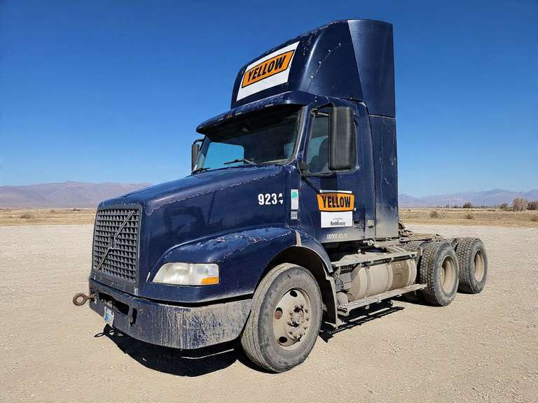 2008 Volvo VNM Day Cab Truck