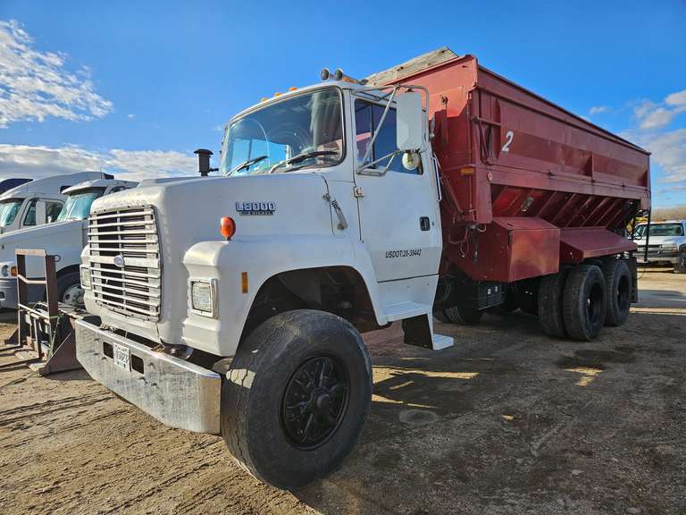 1994 Ford LNT800 Self-Unloading Bed Truck