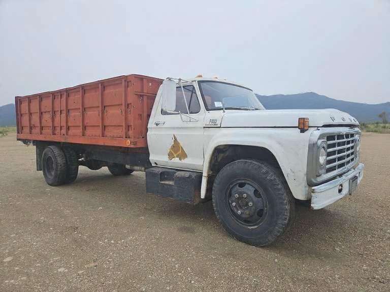 1973 Ford F-600 Bed & Hoist Truck