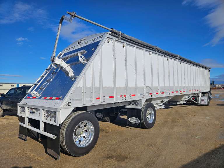 2020 Cornhusker 800 48’ Double Hopper Grain Trailer