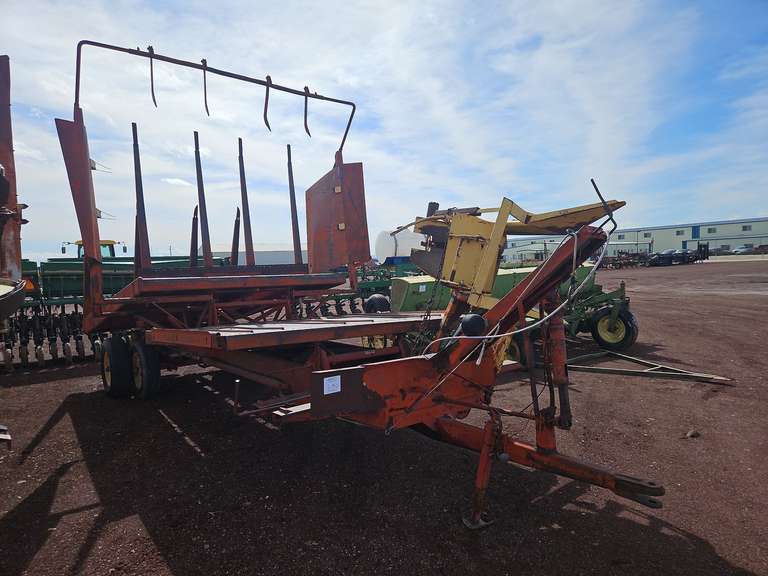 Stackliner New Holland 1030 Stackliner Bale Wagon - Armstrong Western LLC