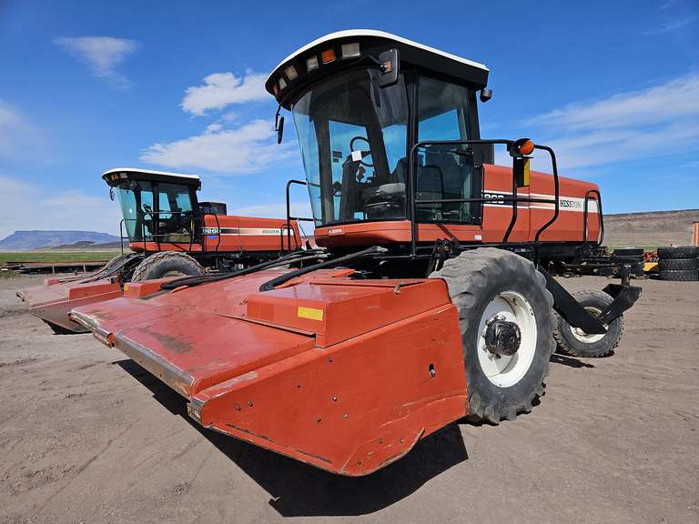 Hesston 9260 Windrower w/ 9070 15’ Rotary Disc Head