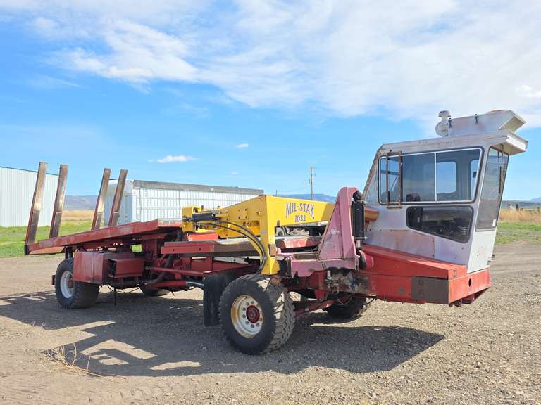 Freeman 8000 Bale Stacker