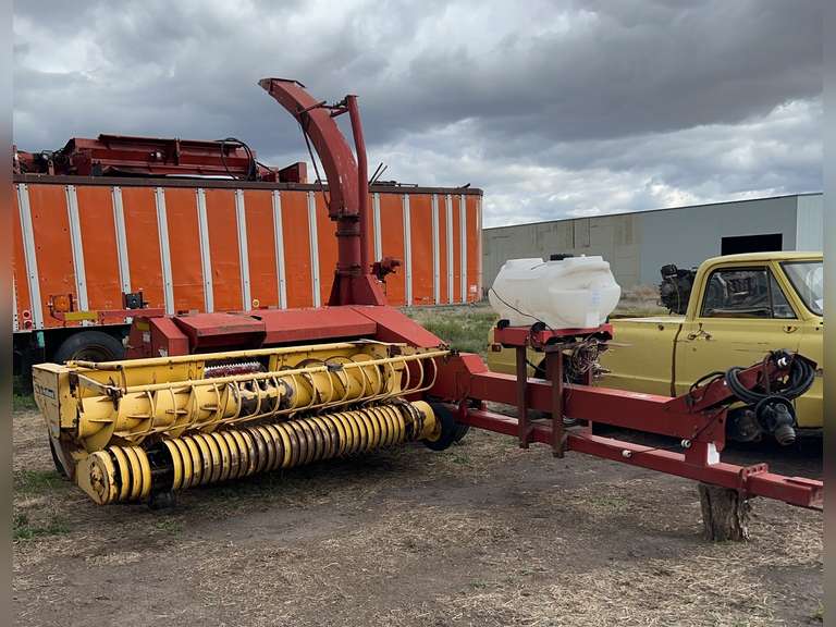 New Holland FP230 Pull Type  Chopper
