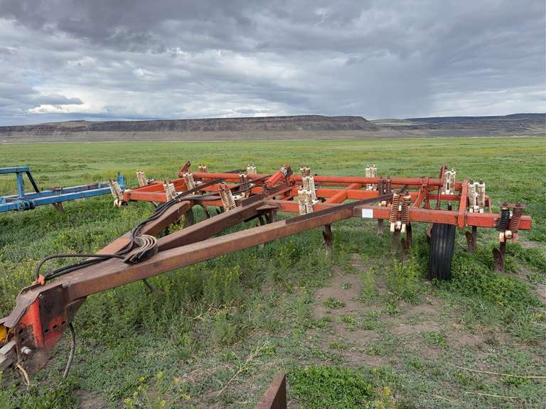 International 55 17-Shank Chisel Plow