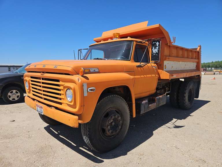 1970 Ford 700 Dump Truck