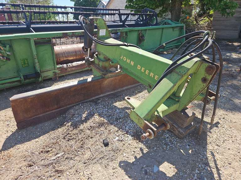 John Deere 9' 3PT Hydraulic Angle Blade