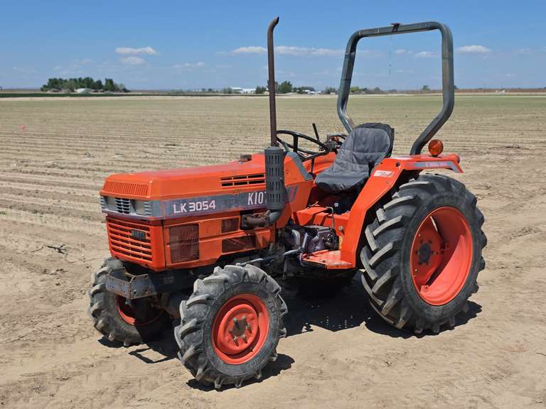 Kioti LK3054 30HP MFWD Tractor - ONE OWNER