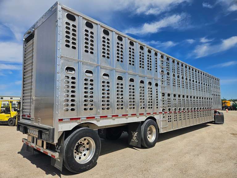 2023 Wilson  52’ Aluminum Livestock Trailer