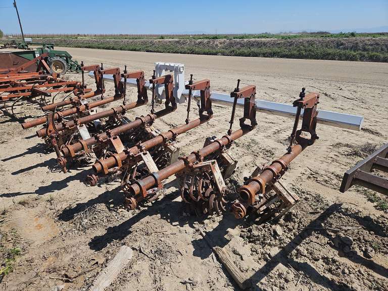 Liliston 6 Row Rolling Cultivator