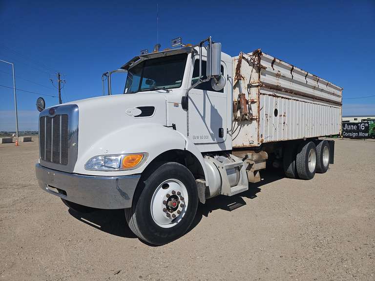 2006 Peterbilt 335 Self-Unloading Bed Truck