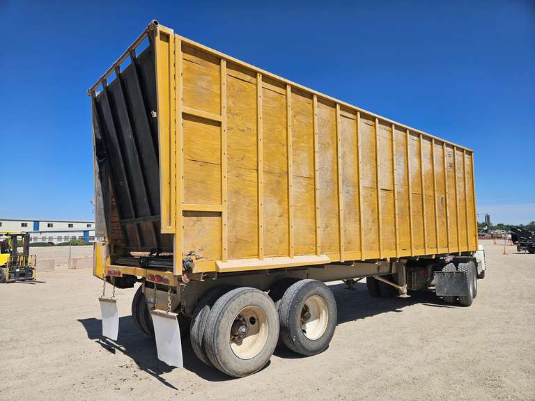 1998 Danco 30’ Chain-Floor Silage Trailer