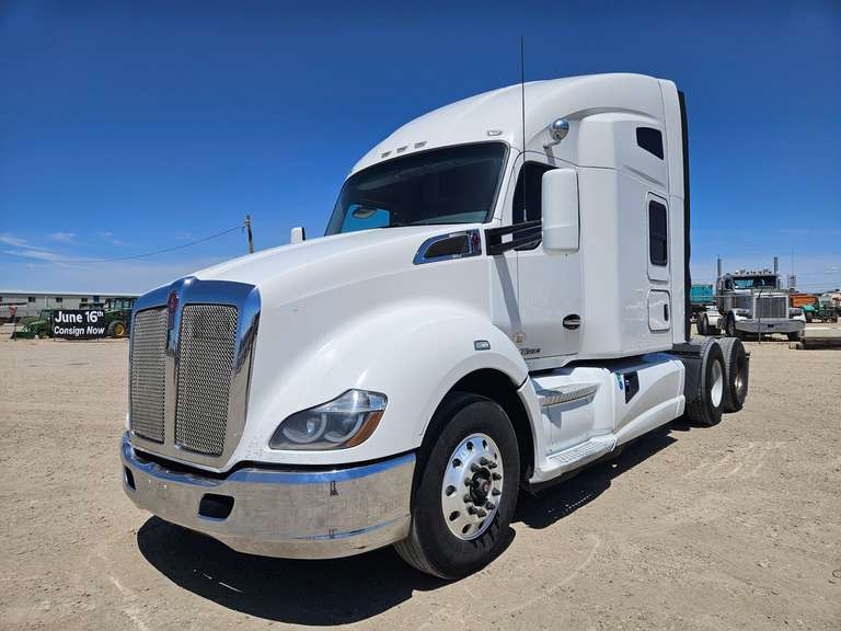 2015 Kenworth T680 Sleeper Truck