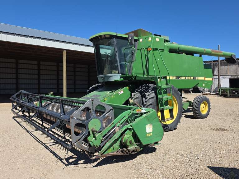 John Deere 9600 Combine w/ 925 25' Grain Platform