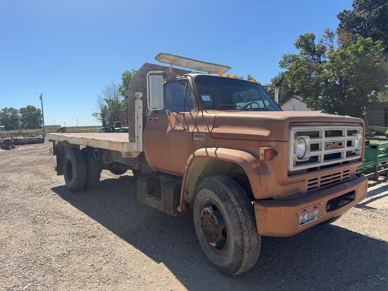 1978 GMC 6500 Truck W/16' Flatbed & Hoist