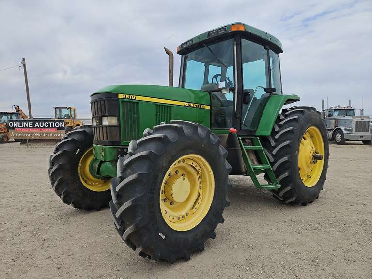 John Deere 7510 135HP MFWD Tractor w/ Loader Attachment/Bucket/ Blade