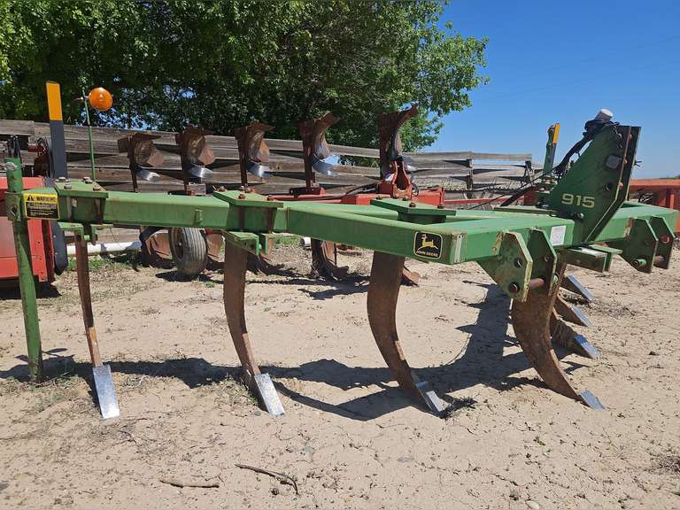 John Deere 915 7 Shank V Ripper