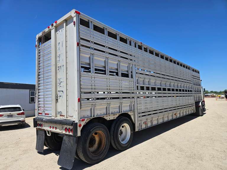 1981 Wilson 46’ Livestock Trailer