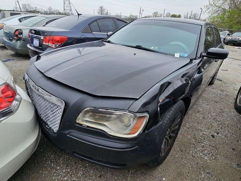 2012 Chrysler 300 Tow# 20878