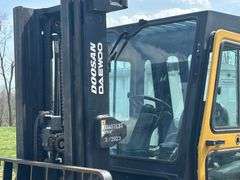 Daewoo Doosan D35S-2 Forklift Diesel 3 Stage Mast & Cab 6700# Capacity