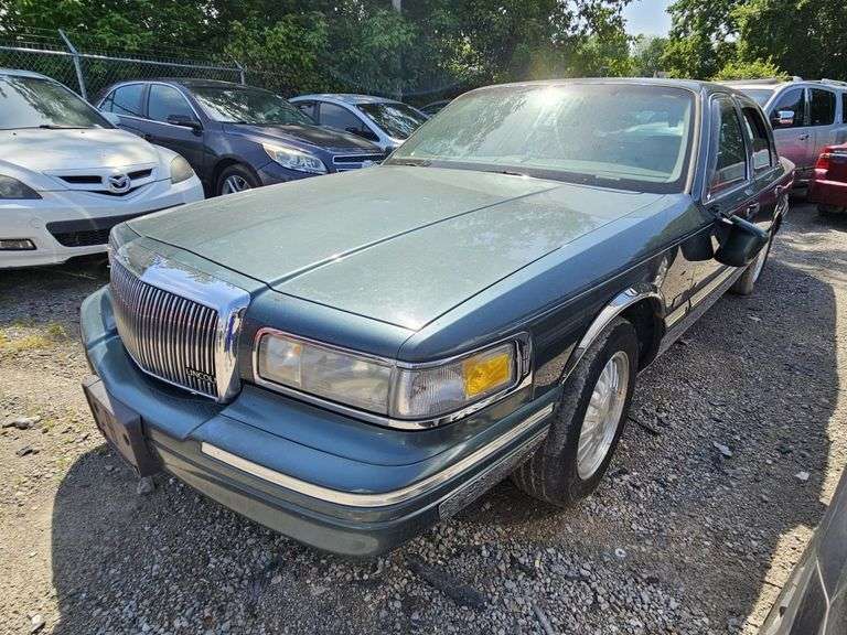 1996 Lincoln Town Car Tow# 20689