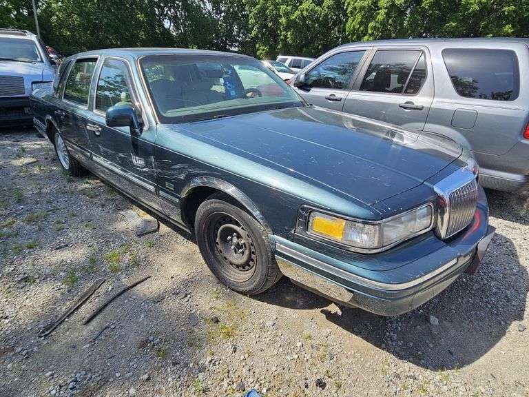 1996 Lincoln Town Car Tow# 20689