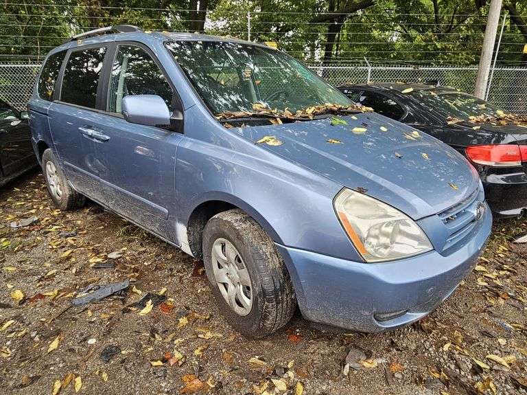 2010 Kia Sedona Minivan Tow# 23109