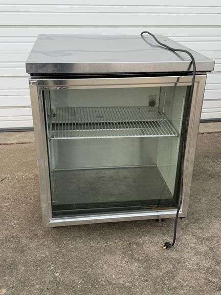 TRUE 27" 1-Section Undercounter Refrigerator w/ 1 Glass Door TUC-27G