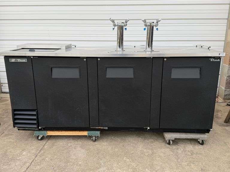 True TDD-4CT-HC 90" Black Vinyl Exterior 4 Keg Club Top Draft Beer Cooler