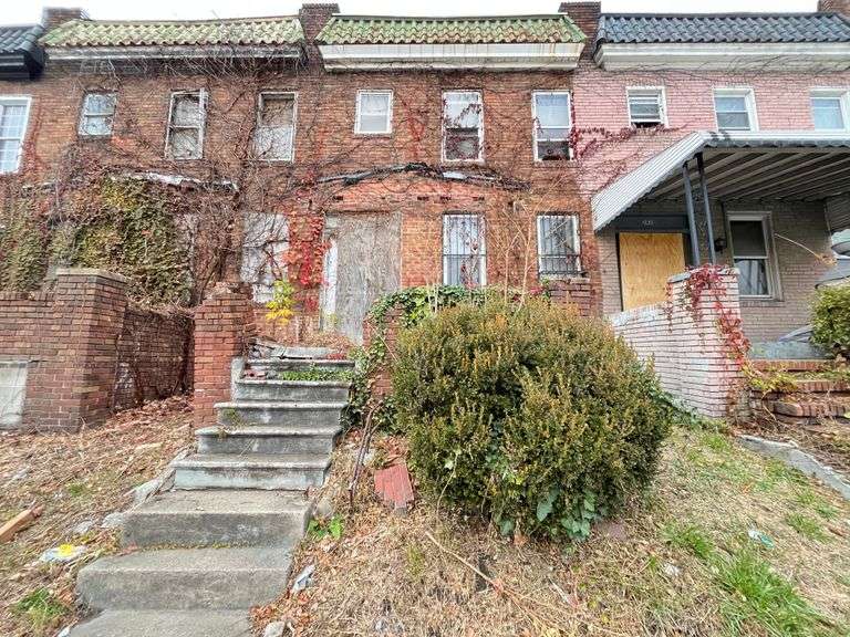 2412 W Franklin St, Baltimore, MD 21223