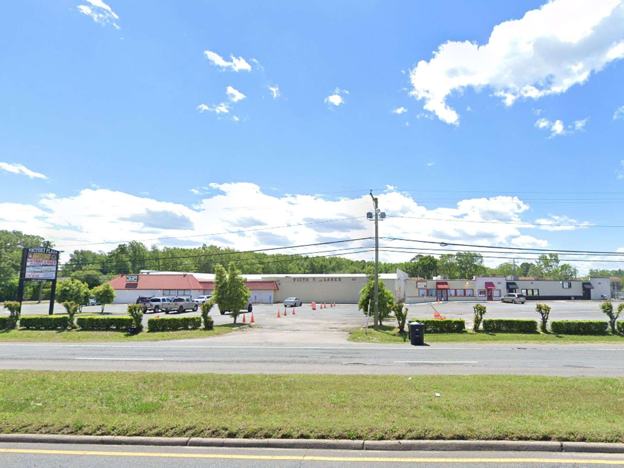2513 through 2517 Victory Boulevard