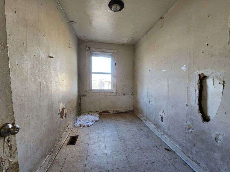 2552 Boyd St, Baltimore, MD 21223