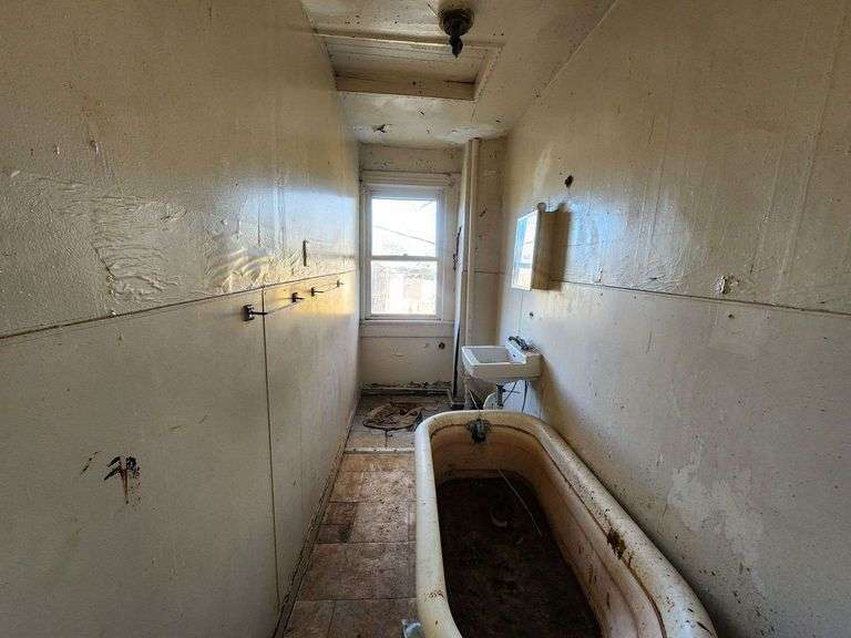 2552 Boyd St, Baltimore, MD 21223