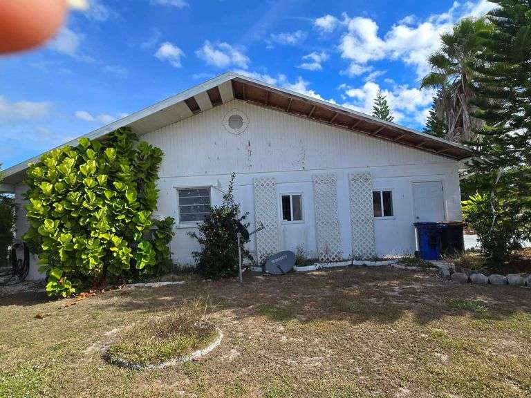 211 Rickenbacker Drive. Sun City Center, FL 33573