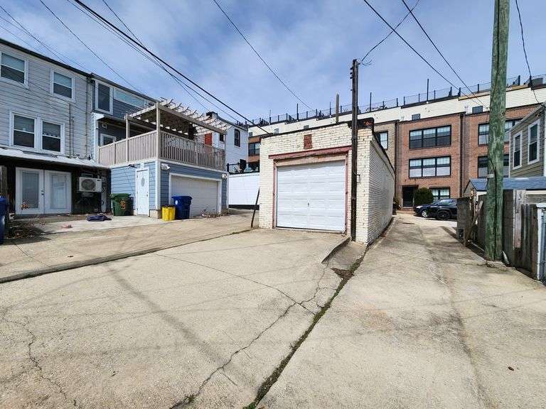 Garage Behind 623 S Conkling St, Baltimore, MD 21224